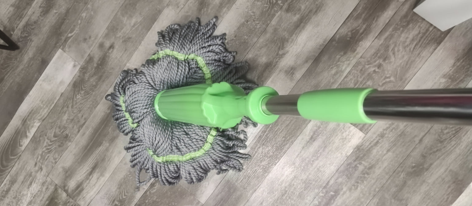Self-twisting Water Rotating Mop